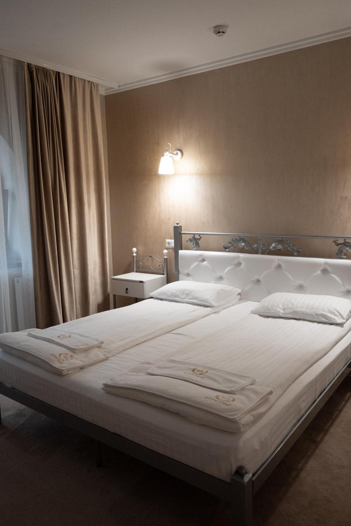 River Stone Hotel Szeszory Zewnętrze zdjęcie